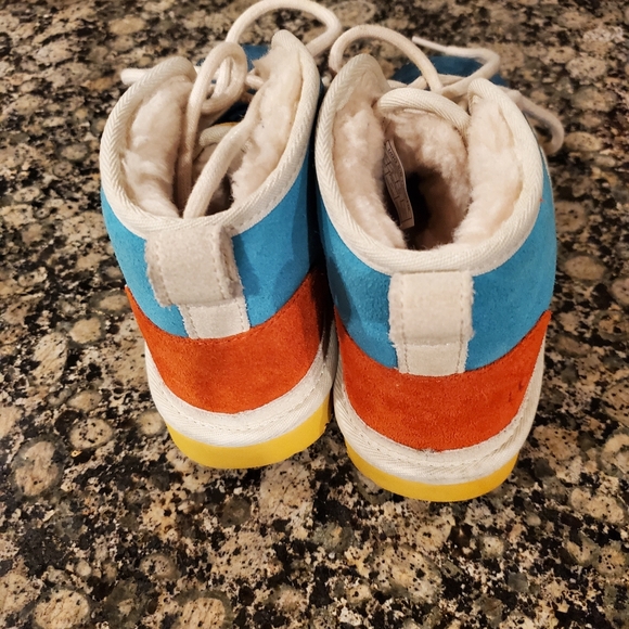 Ugg Neumel sherpa lined bootie EUC - Picture 3 of 5